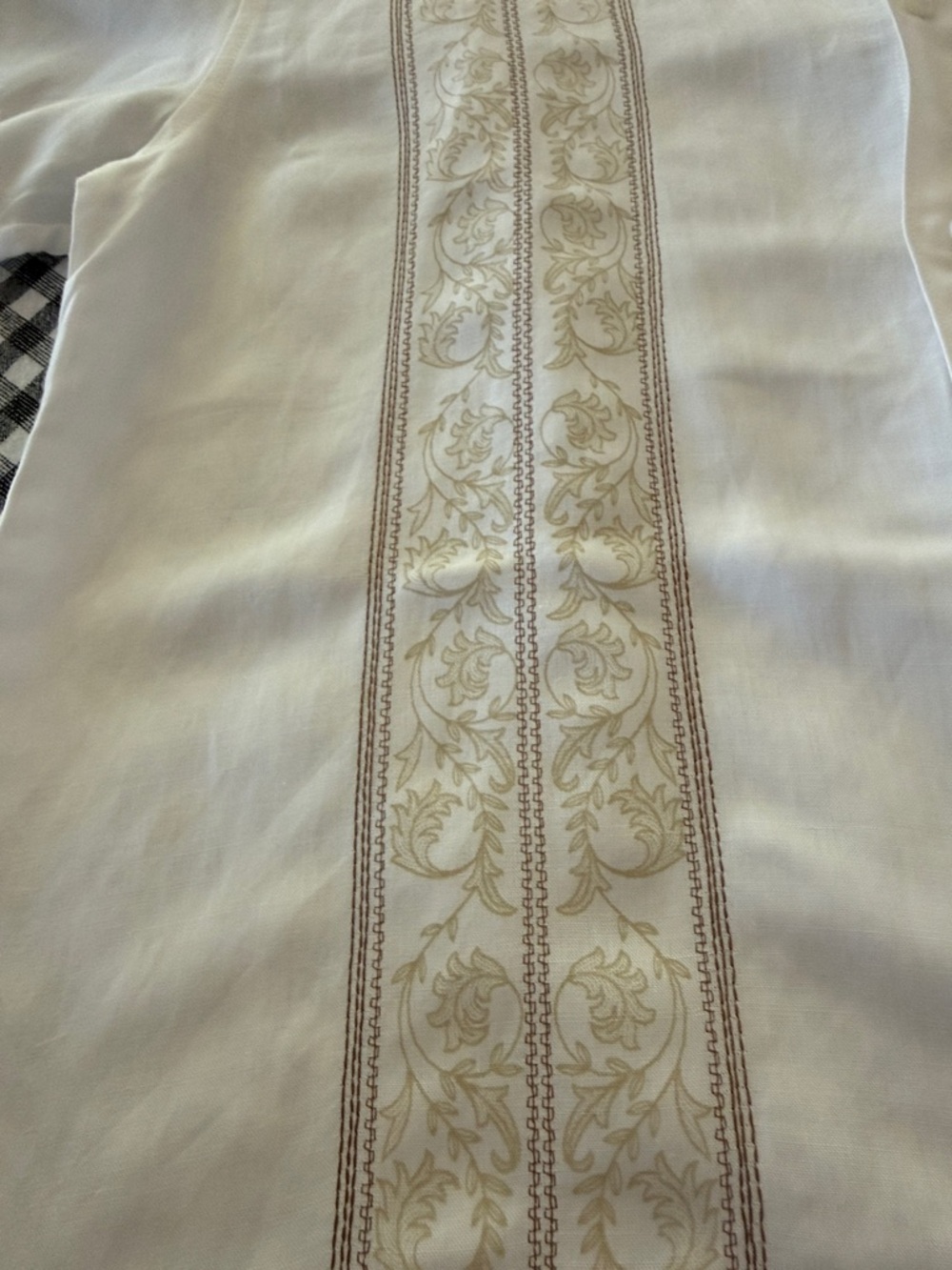 Cubavera White Short-Sleeve Embroidered Guayabera-Style Shirt - Picture 3 of 4